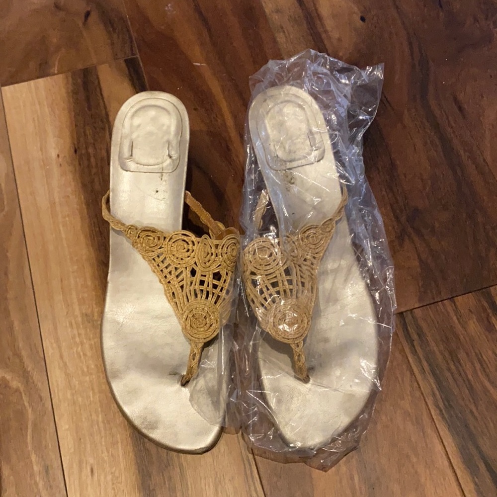 Stuart Weitzman kitten Heels
